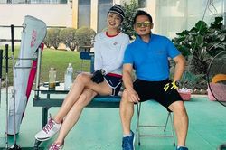 Bằng Kiều chụp ảnh vui vẻ với Jennifer Phạm