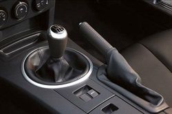 Sơ suất nhỏ hậu quả lớn mọi tài xế nên biết nếu quên hạ phanh tay khi đỗ ô tô
