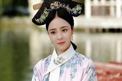 Phi tần bí ẩn của Hoàng đế Càn Long: Tuyệt sắc giai nhân xuất thân thường dân được xem là nguyên nhân khiến Kế hoàng hậu 'cắt tóc đoạn tình'