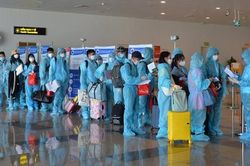 Tạm dừng đường bay quốc tế về Việt Nam do phí cách ly cao