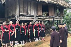 Người Cao Lan giữ nếp nhà cổ