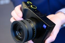 Máy ảnh full-frame Zeiss ZX1 chạy Android sắp ra mắt với giá 6.000 USD