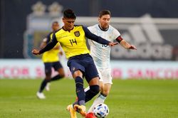 Messi lập công ở vòng loại World Cup