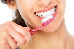 6 thói quen xấu gây hại cho răng mà bạn cần bỏ ngay lập tức