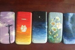 Sợ mất máy tính cầm tay, hội teen đã sáng tạo ra một 'trend' độc đáo thế này đây!