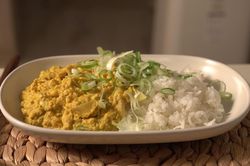 Hướng dẫn làm cơm cà ri trứng nóng cho ngày thu