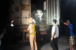 Phát hiện xe chở 30 tấn sản phẩm động vật bốc mùi hôi thối