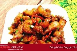 Bữa cơm sum vầy cuối tuần với món thịt rang cháy cạnh mặn mà béo ngậy