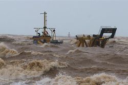 Quảng Trị: Lũ xuống chậm, tập trung cứu nạn thuyền viên Vietship 01
