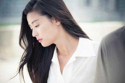 Về thăm nhà bạn trai mới với hi vọng đi bước nữa, tôi bỗng chết lặng khi nhìn thấy người đàn ông ngồi sau cánh cửa