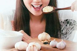 Sai lầm nghiêm trọng khi ăn tỏi gây độc cho cơ thể