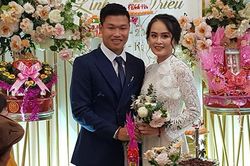 Trần Hữu Đông Triều làm thơ in thiệp cưới sau 8 năm yêu nhau