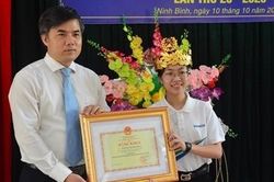 Tặng Bằng khen của Bộ trưởng Bộ GD&ĐT cho quán quân Đường lên đỉnh Olympia