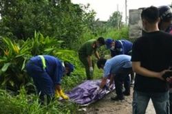 Thi thể nữ giới mặc đồ phật tử trên sông Vàm Thuật