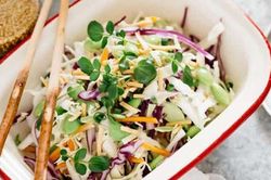 Ngày nào tôi cũng mang món salad này đi làm để ăn trưa, sau 1 tuần vòng eo giảm hẳn 3cm!