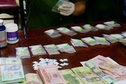 Bắt 'đầu nậu' ma túy, thu nhiều hung khí nguy hiểm