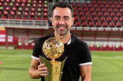 HLV Xavi giành danh hiệu thứ 3 trong một năm