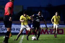 Tuyển Thái Lan thua CLB hạng 2 Thai League
