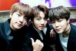 Jimin BTS khốn khổ vì bị Jungkook và Jin đua nhau quậy