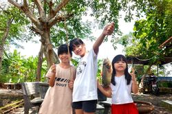Gửi con về quê