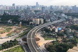 Dân nô nức đi xem Hà Nội thông xe cầu cạn Mai Dịch - Nam Thăng Long