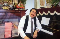 TS Thế Hùng: Phụ nữ mặc hở một chút rất đẹp, nhưng phô bày da thịt là thô tục