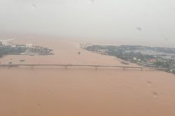 Tám người mắc kẹt trên tàu được cứu sống, một người tử nạn