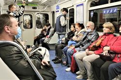 Người Việt ở Nga trong cơn bão kép