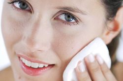Dưỡng ẩm hàng ngày mà da vẫn xấu thì chắc chắn bạn đã mắc phải những sai lầm này