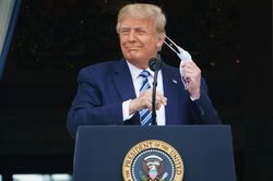 Ông Trump tuyên bố miễn nhiễm với Covid-19
