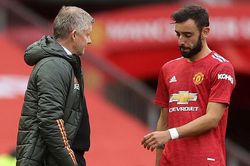 MU: Bruno Fernandes nổi cáu với chiến thuật của Solskjaer?