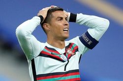 'Xúc động' trước tình cảm của Mbappe dành cho CR7
