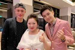 Chồng và tình cũ của Lâm Tâm Như tươi cười, xuất hiện trong cùng một khung hình