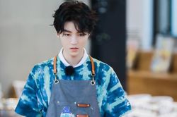 Phong tỏa một đoạn đường chỉ vì fan của Vương Tuấn Khải