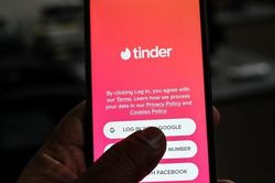 Phụ nữ Pakistan ngại đăng ảnh, không dám lộ tên trên Tinder