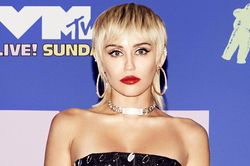 'Gái ngoan không chửi thề' và lời xin lỗi đến Miley Cyrus