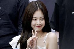 Chết cười với phản ứng của Jennie Blackpink khi bị chính fan 'phản bội'