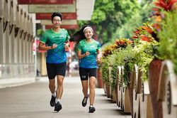 Chạy marathon kiểu 'Chào bình thường mới' ở Hà Nội