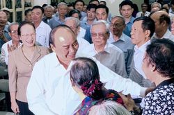 Thủ tướng Nguyễn Xuân Phúc tiếp xúc cử tri tại Hải Phòng