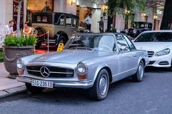 Chạm mặt xế sang Mercedes-Benz 250SL 'hàng hiếm' tại Sài Gòn