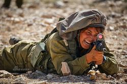 Nữ binh sĩ Israel và vẻ đẹp 'danh bất hư truyền'