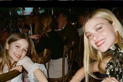 Bất ngờ ngoại hình phổng phao như thiếu nữ của bé Harper Beckham