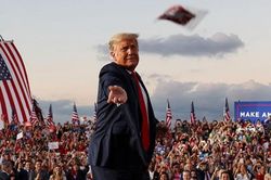 Tổng thống Trump cảm thấy mạnh mẽ hơn sau khi nhiễm Covid-19