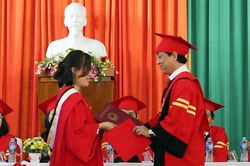 Người hướng dẫn tiến sĩ có thể thay bài báo bằng giải thưởng văn hóa, thể dục thể thao