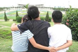 Em phải làm sao với hai người đàn ông này?