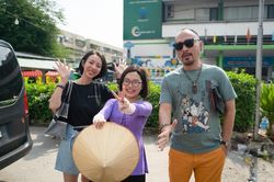'Chị Bảy' Phương Mỹ Chi khiến khán giả hoảng hốt vì nhảy múa bán hàng rong