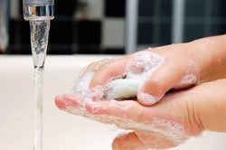 Rửa tay là biện pháp hàng đầu phòng bệnh tay chân miệng
