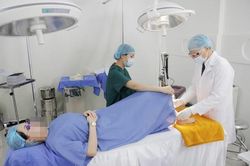 Ham thẩm mỹ làm đẹp 'vùng kín', cô gái 24 tuổi phải nhập viện cầu cứu bác sĩ