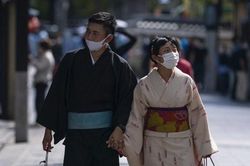 Nhiều người Nhật giấu bạn đời lập 'quỹ đen'