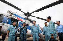 Trực thăng đầu tiên rời Rào Trăng 3